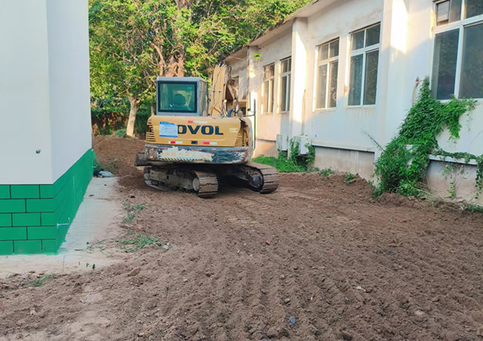 郑州大学北校区新建1#、2#配电房周边道路硬化项目